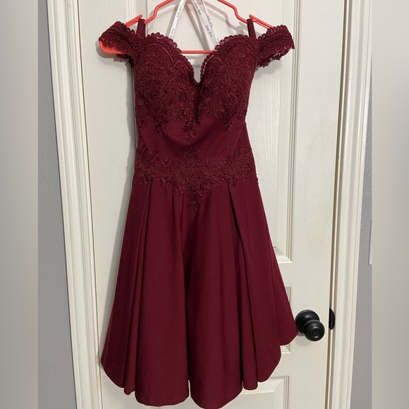 Formal dress mini length - Picture 1 of 7